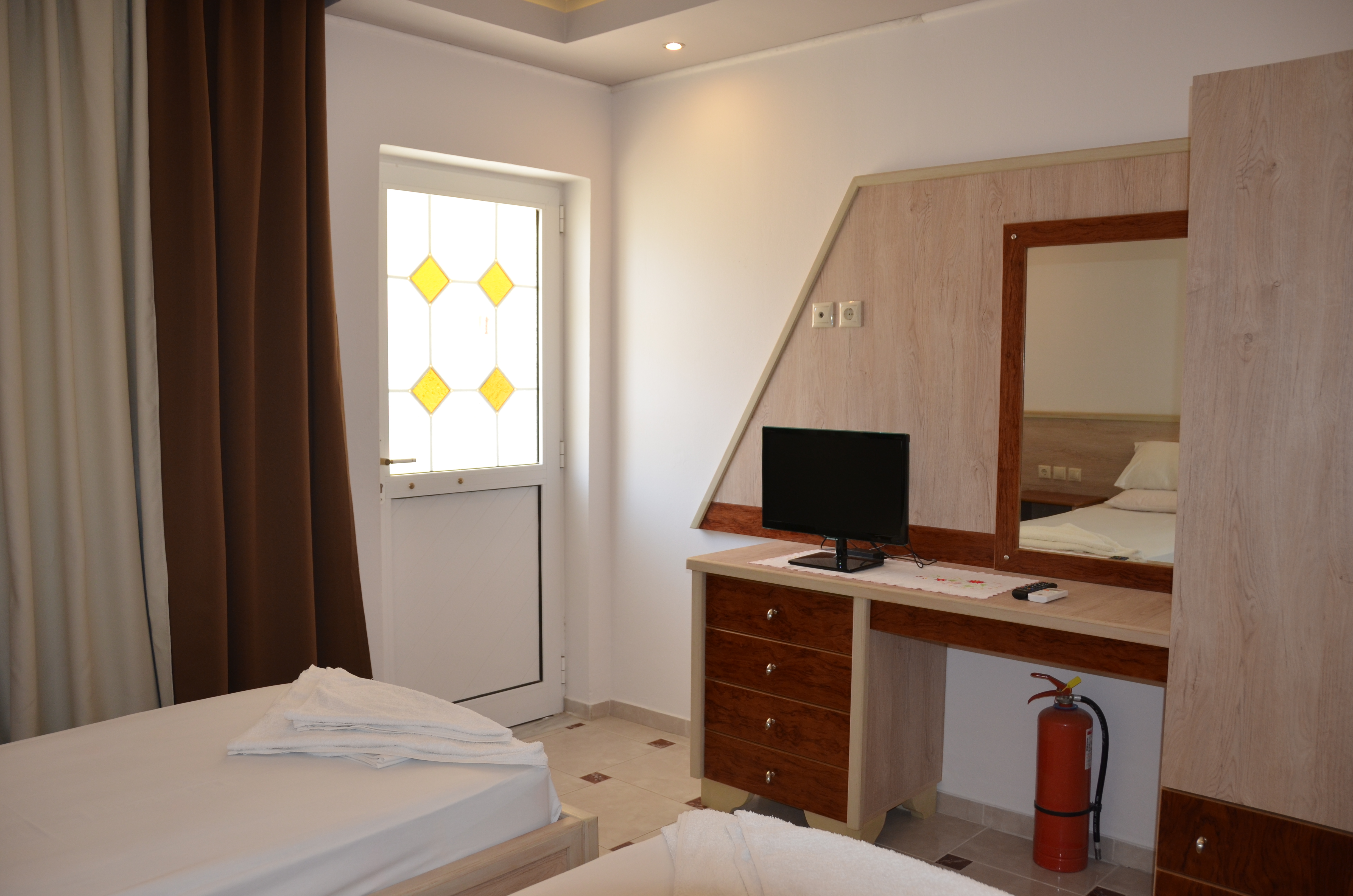 _files/olympus_rooms_gallery/Olympus Apartment Downstairs Twin Beds (13).JPG