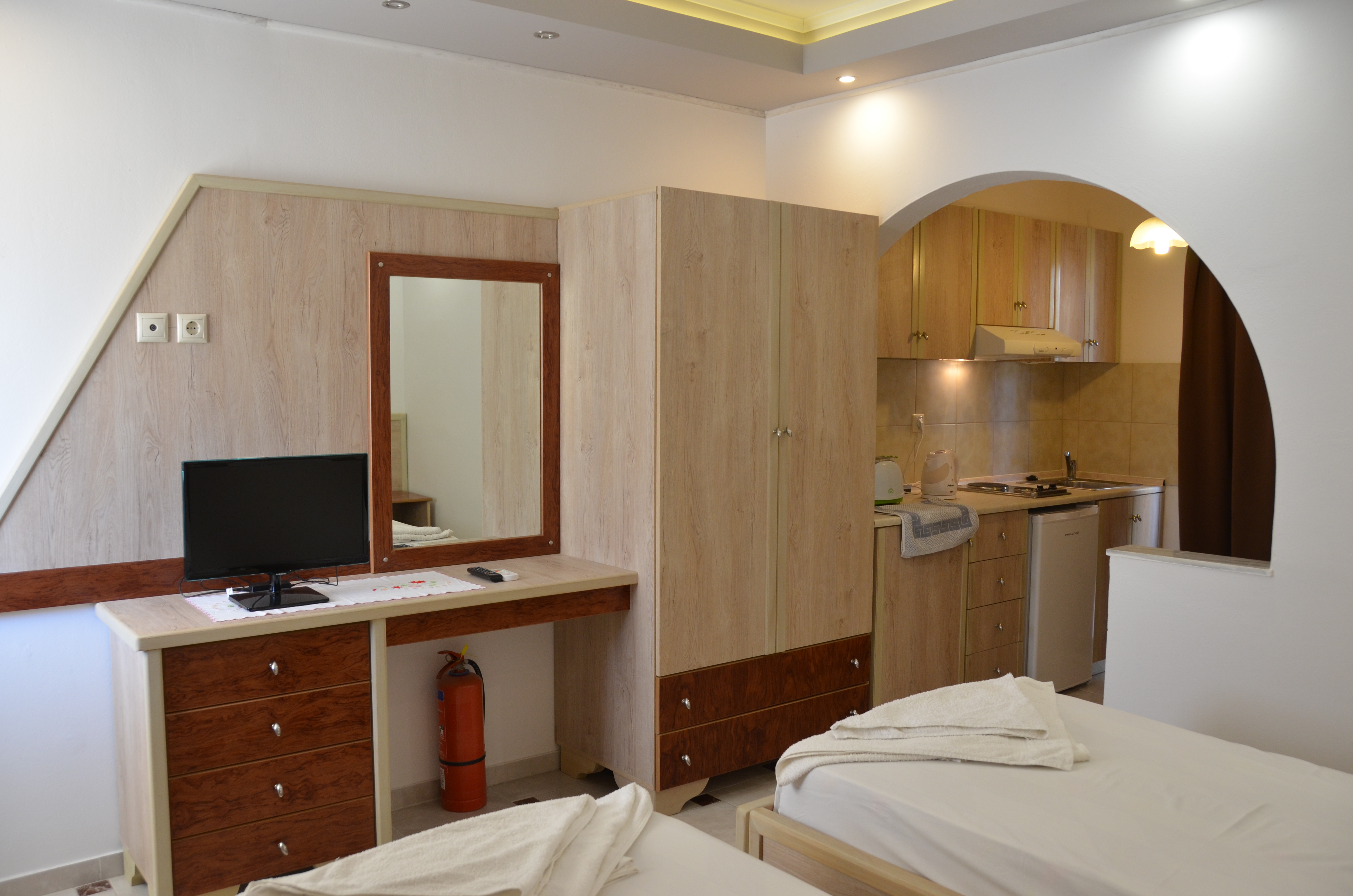 _files/olympus_rooms_gallery/Olympus Apartment Downstairs Twin Beds (15).JPG
