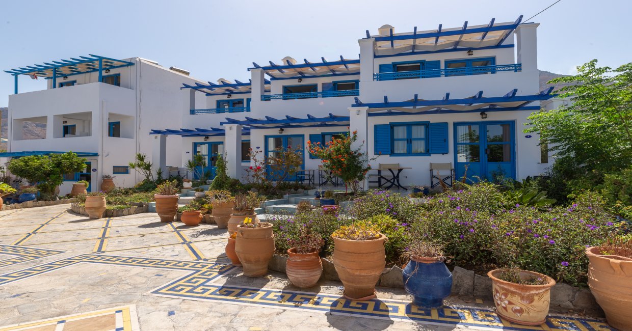 _files/livadia_gallery/Livadia Beach Exterior (2).jpg
