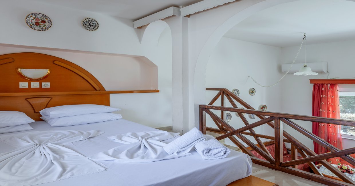 _files/olympus_gallery/Olympus Apartment Downstairs Double Bed (11).jpg
