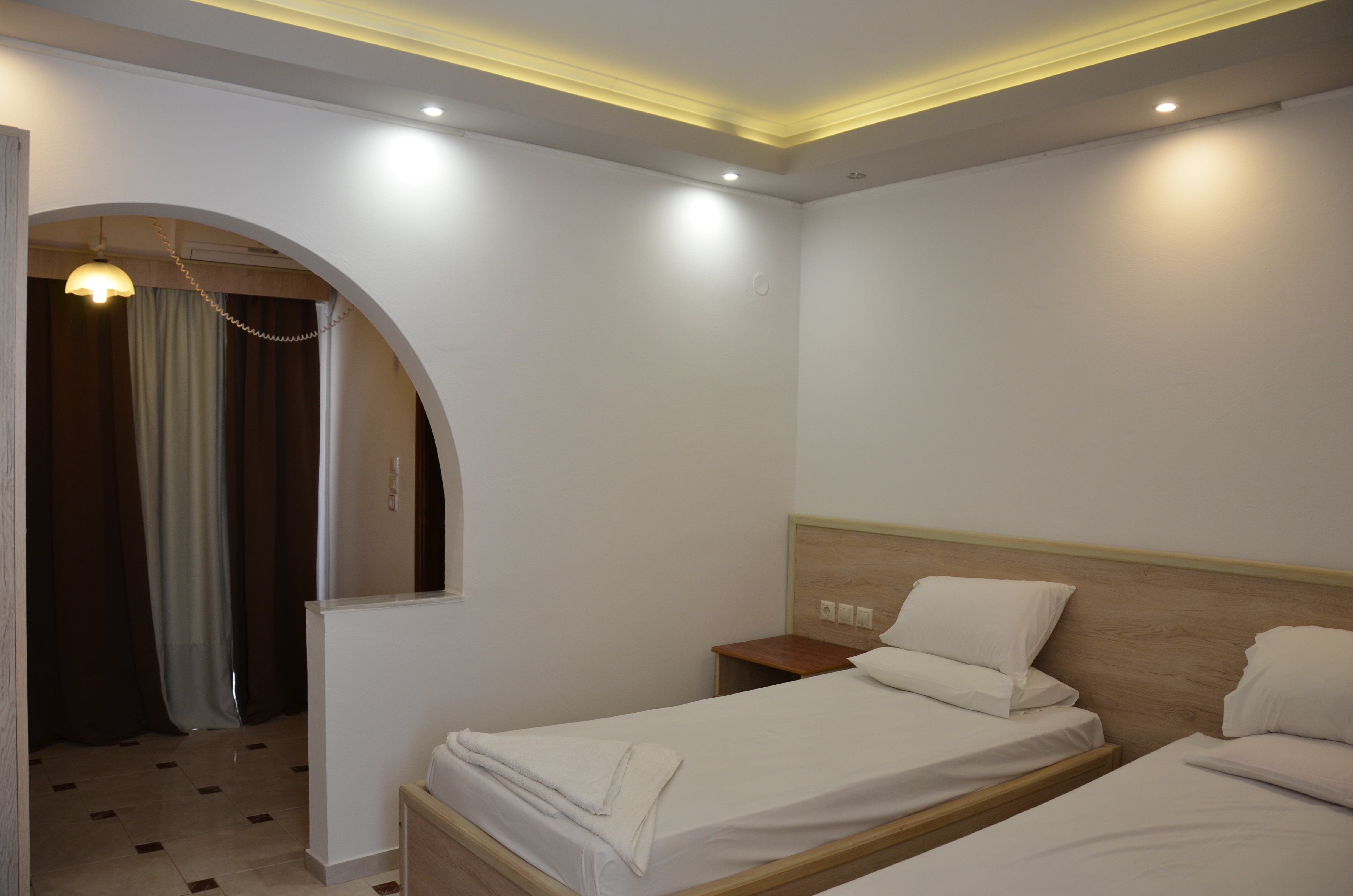 _files/olympus_rooms_gallery/Olympus Apartment Downstairs Twin Beds (2).JPG