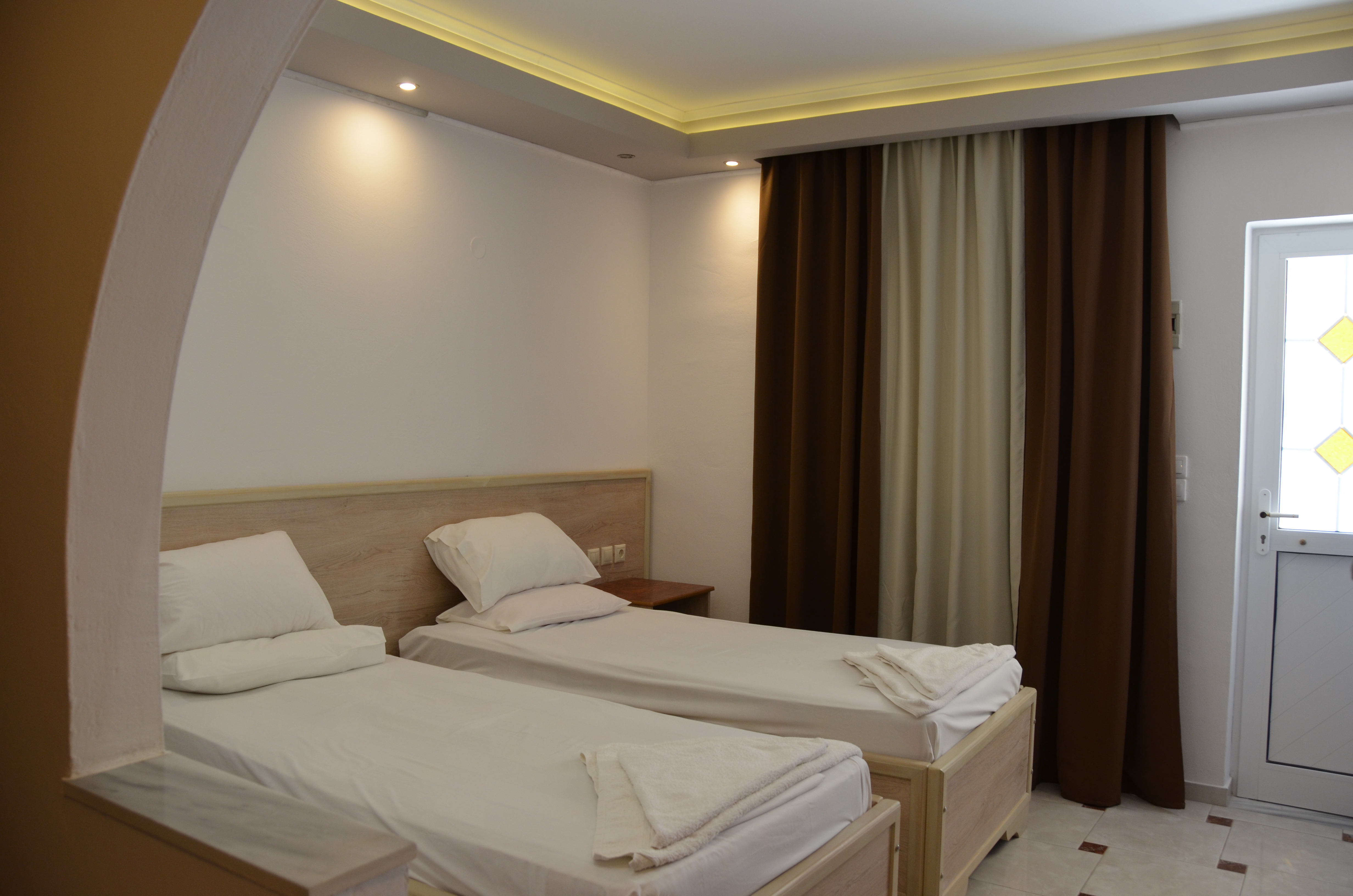 _files/olympus_rooms_gallery/Olympus Apartment Downstairs Twin Beds (6).JPG